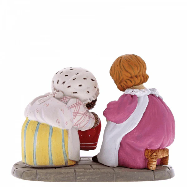 Beatrix Potter Mrs. Tiggy Winkle and Lucie Figurine - Image 3