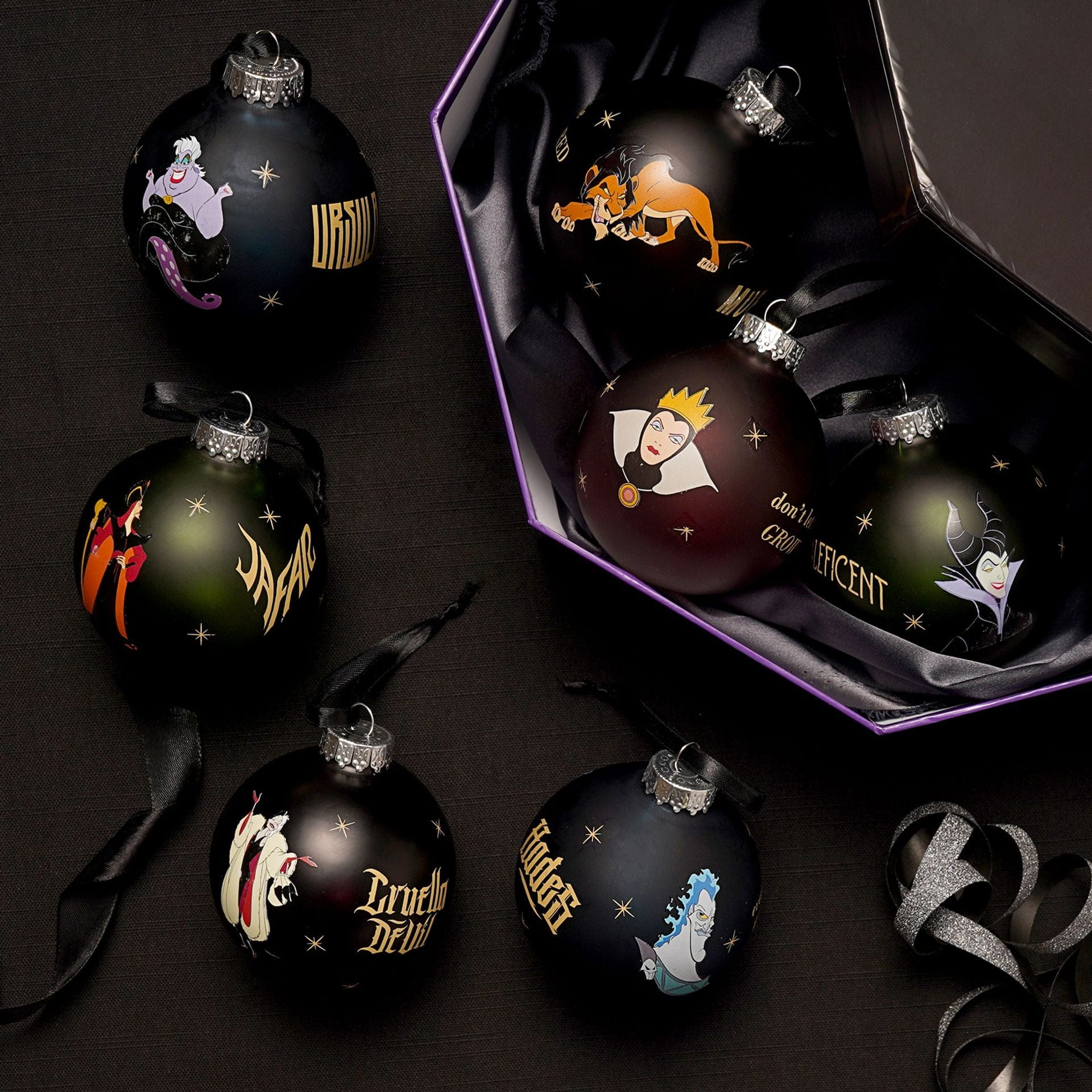 Disney Icons And Villains Set of 7 Baubles - Villains - Image 9